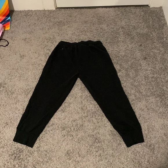 Sweat - Picture 2 of 2